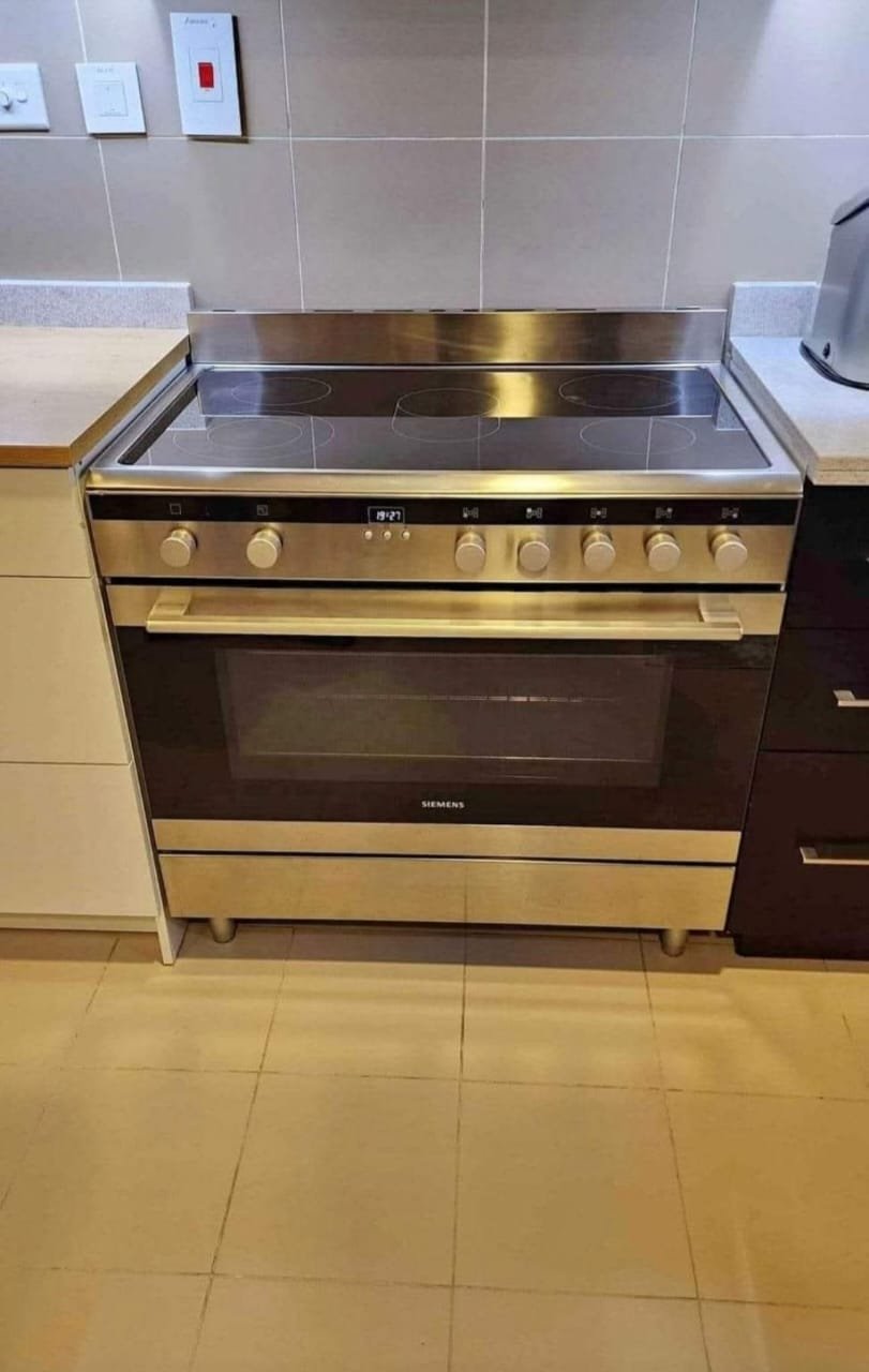 Siemens Electric Ceramic Cooker 90cm, Sleek Design, Smooth Top, Efficient Cooking