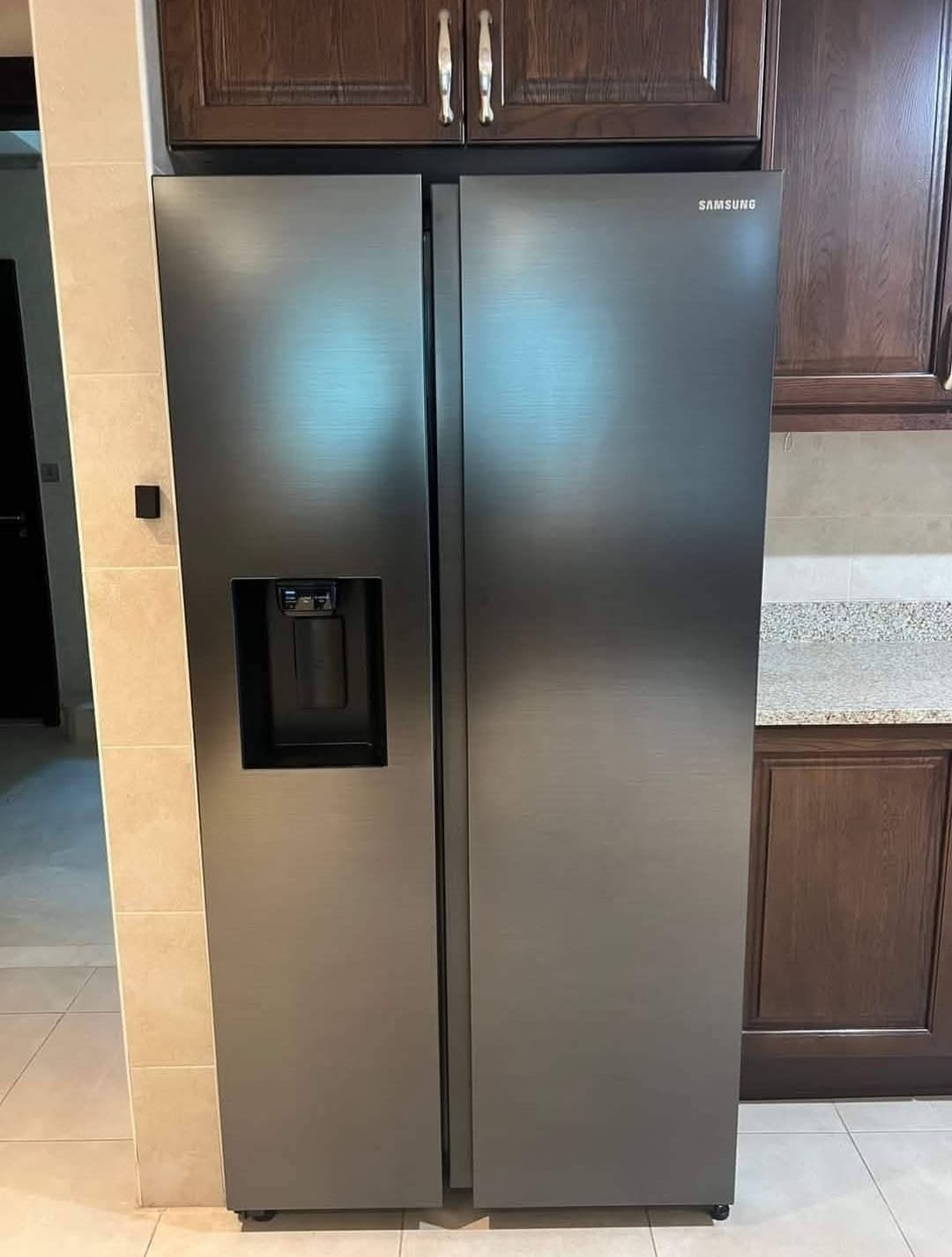 Samsung Auto Ice Maker Fridge Freezer New Model, Sleek Design, High Storage Capacity
